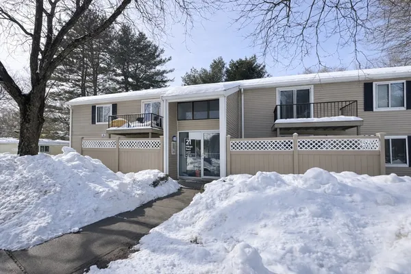 $359,900 | 21 Village Rock Lane, Unit 4, Natick, MA 01760