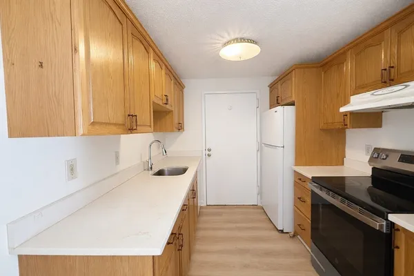 $359,900 | 21 Village Rock Lane, Unit 4, Natick, MA 01760