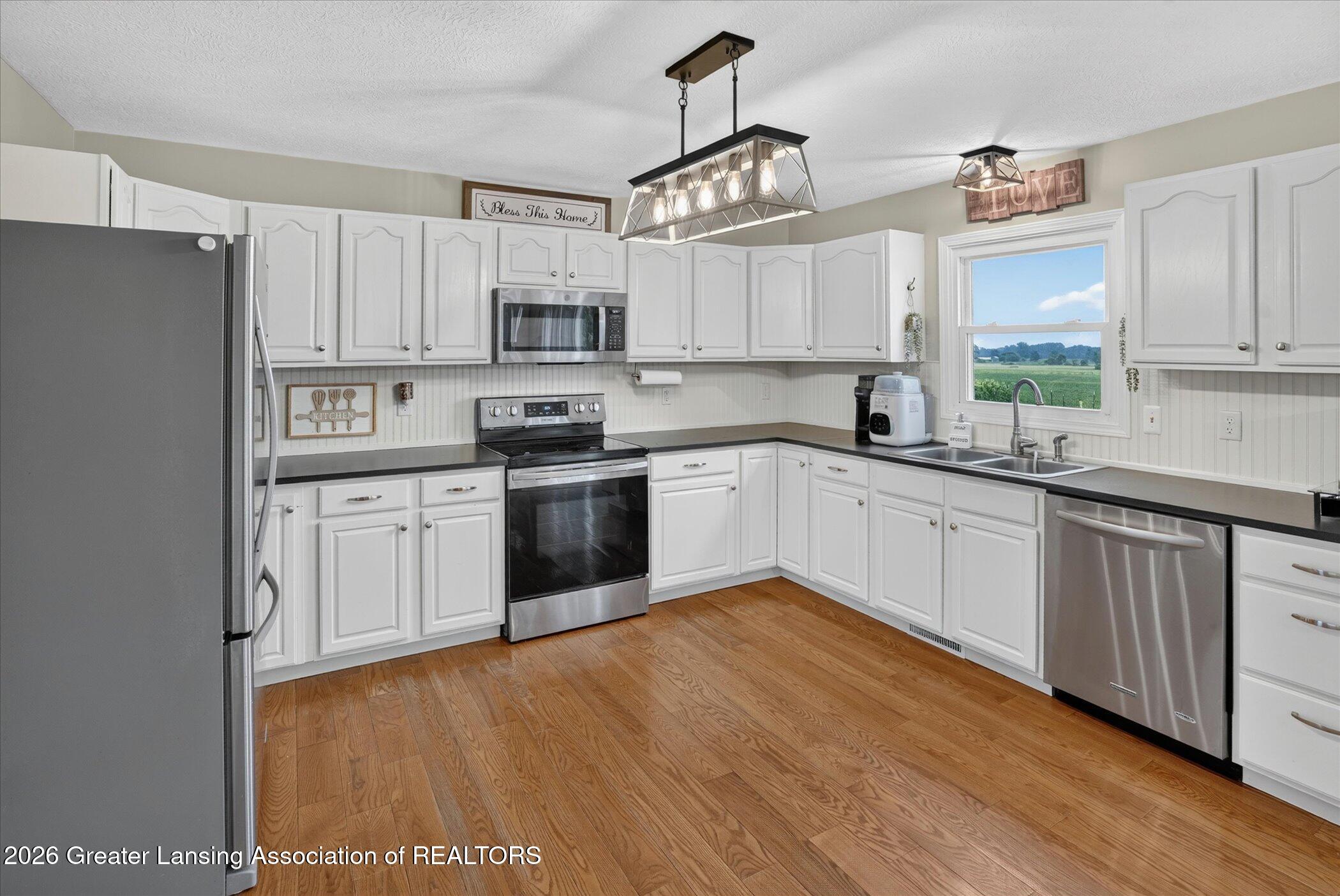 2999 Eden Road Leslie, MI 49251 - Photo 17 of 65 17-2999-Eden-Rd-Leslie-MI-49251-WindowSt