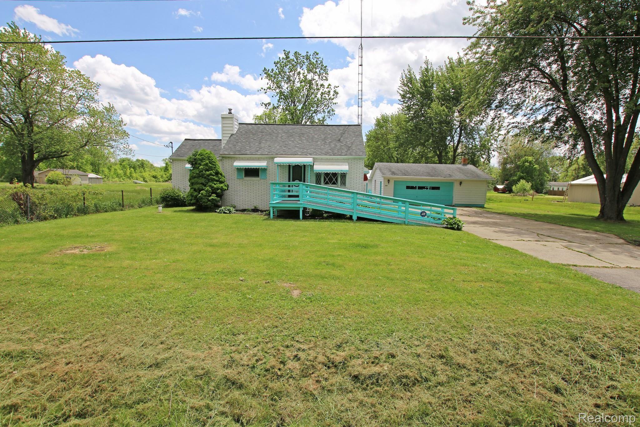 5485 West Carpenter Road Flint, MI 48504 - Photo 5 of 60 5) Front.jpg