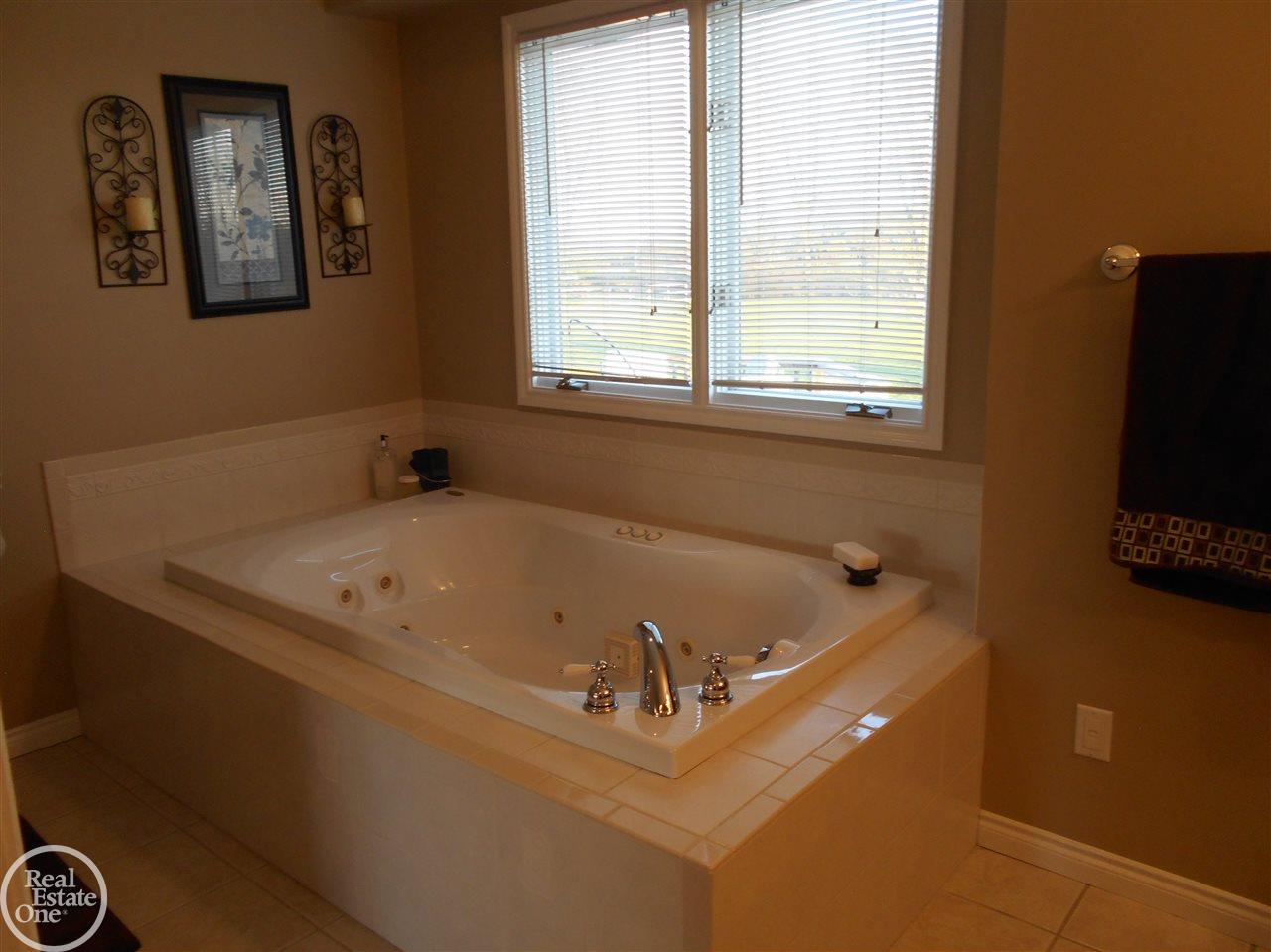 8765 Bartel Road Columbus, MI 48063 - Photo 17 of 31