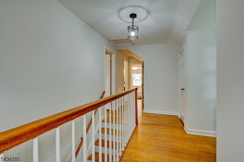 328 Plymouth Road Union, NJ 07083 - Photo 21 of 32