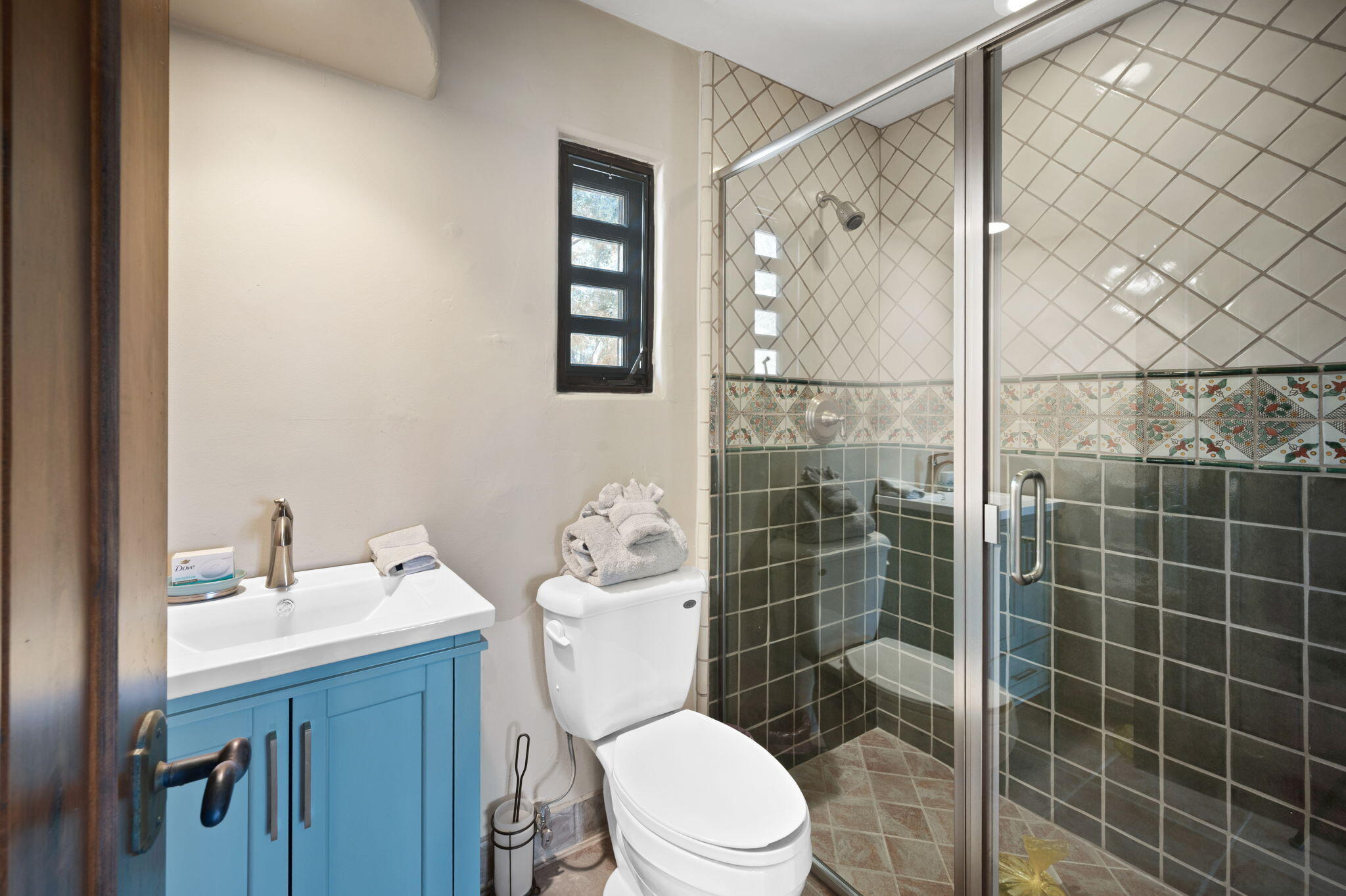 72275 Upper Way West Palm Desert, CA 92260 - Photo 59 of 68 a bathroom with a toilet sink shower and mirror