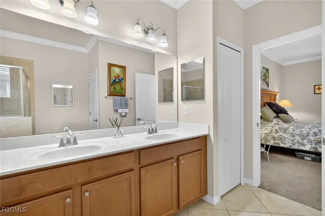 a en suite bathroom with double sink and a mirror