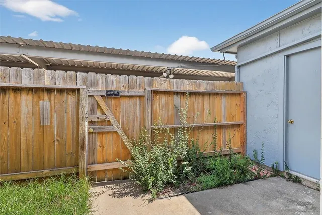 $1,350 | 7201 Sparkle Sea Drive, Unit I I, Corpus Christi, TX 78412