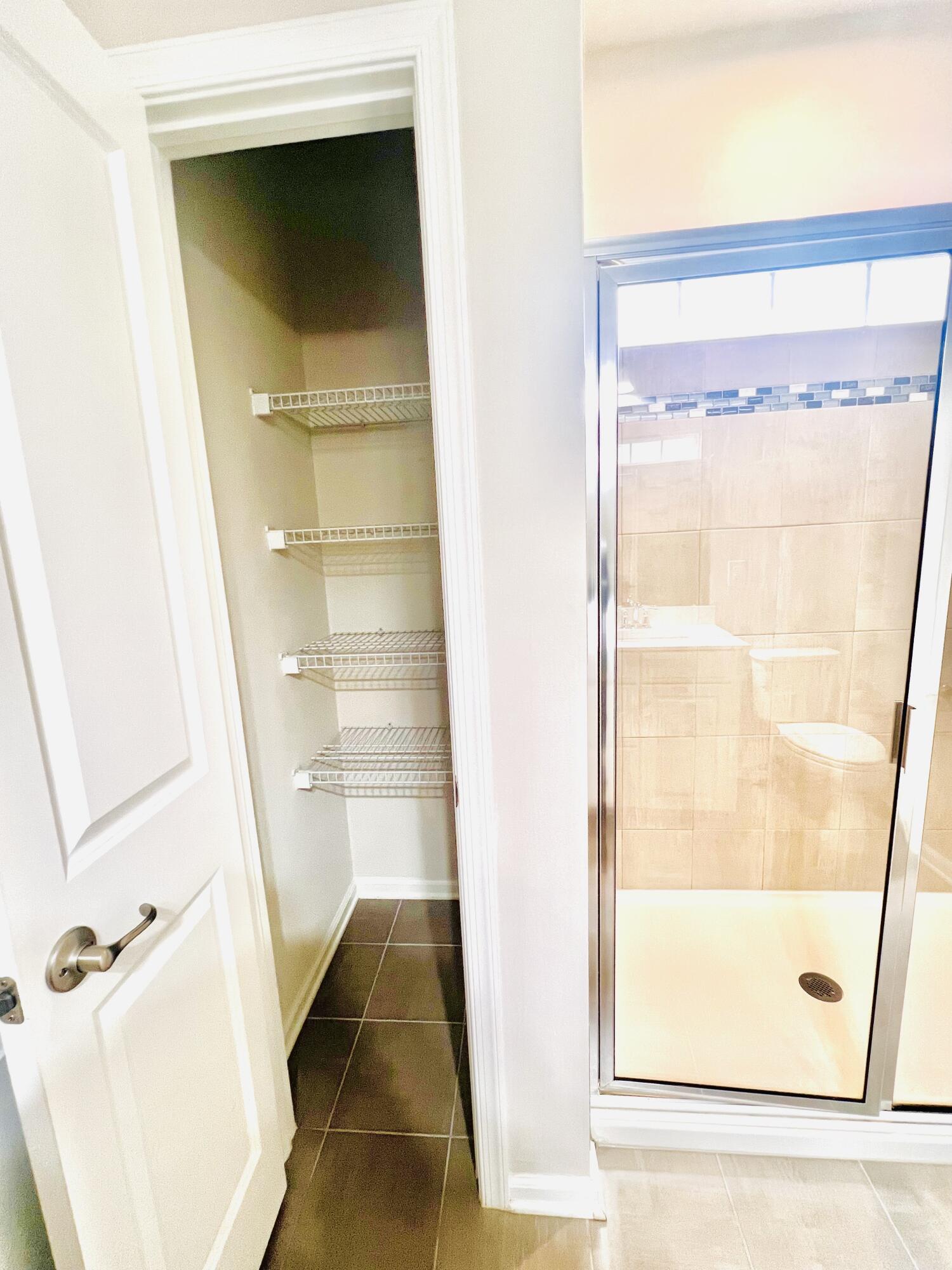 2396 Raya Way Easton, PA 18045 - Photo 15 of 36 IMG_6645