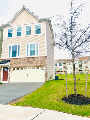 $2,800 | 2396 Raya Way, Easton, PA 18045