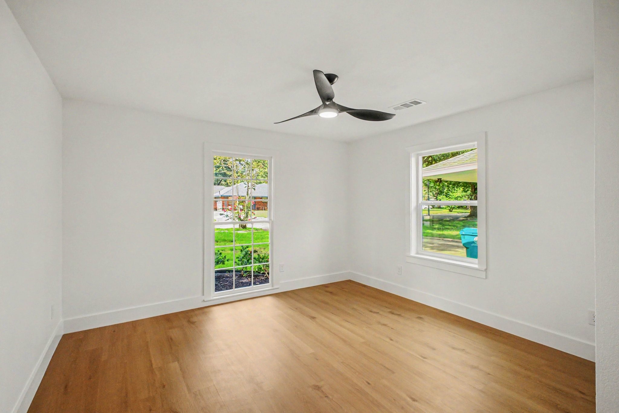 5443 Redstart Street Houston, TX 77096 - Photo 22 of 36
