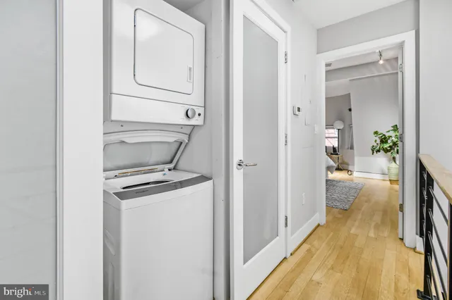 a view of entryway with a front door