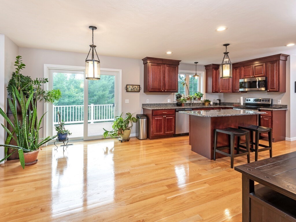45 Draper Woods Road Sturbridge, MA 01518 - Photo 14 of 38