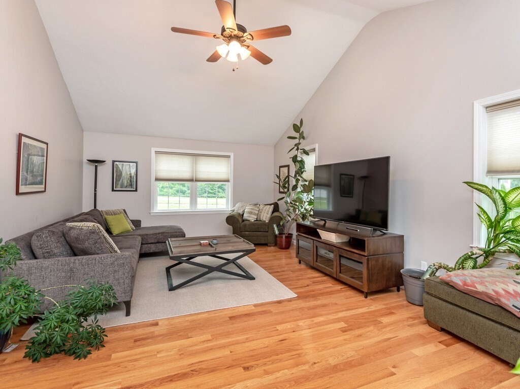 45 Draper Woods Road Sturbridge, MA 01518 - Photo 7 of 38