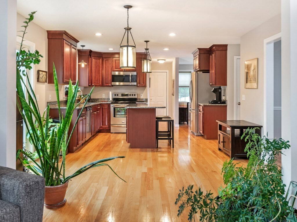 45 Draper Woods Road Sturbridge, MA 01518 - Photo 9 of 38
