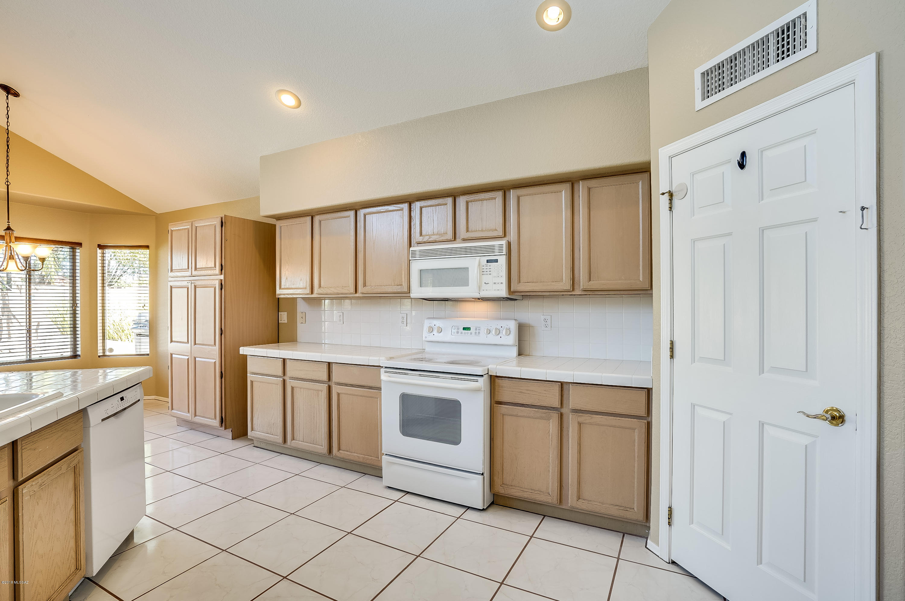 9813 Mountain Crossing Road Tucson, AZ 85748 - Photo 17 of 48 Gallery Image 17