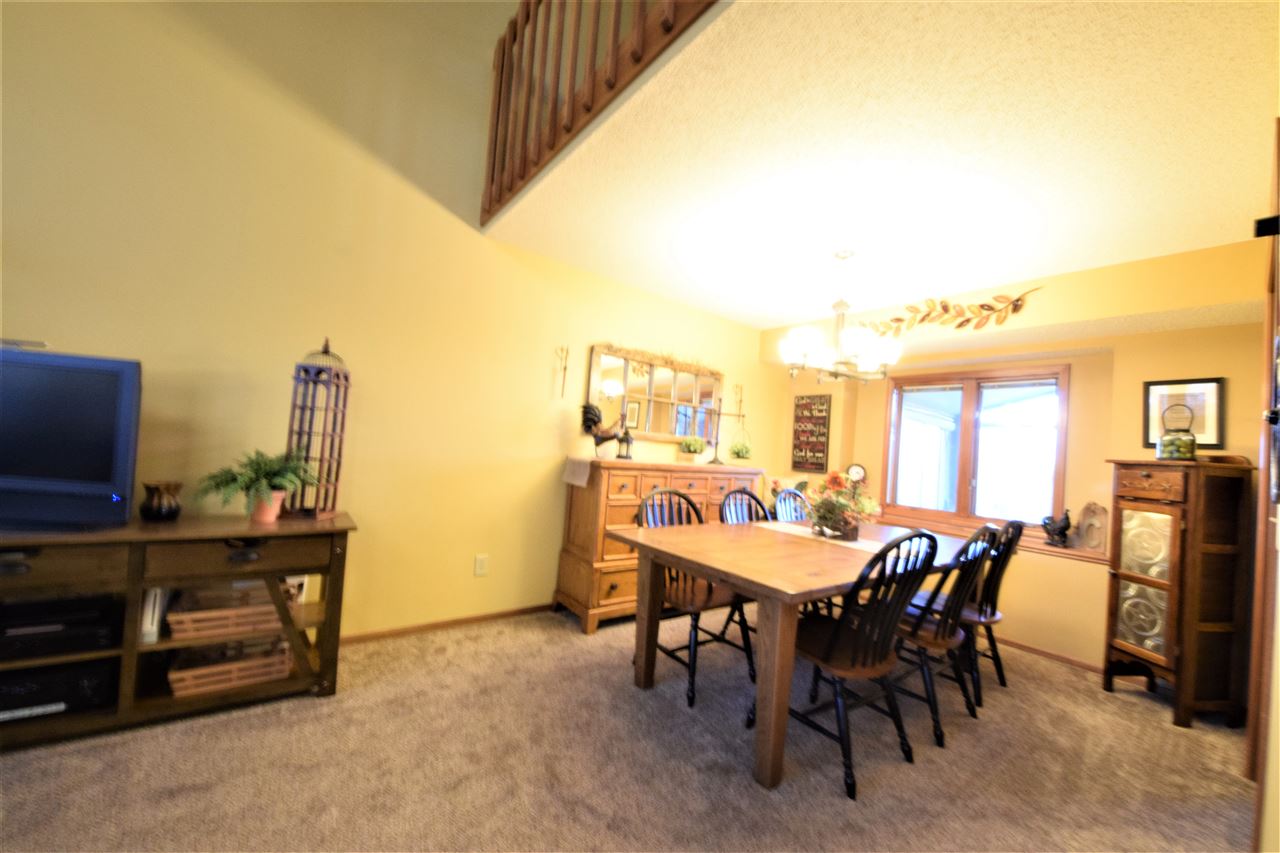 10826 Wild Ridge Place Fort Wayne, IN 46818 - Photo 4 of 17
