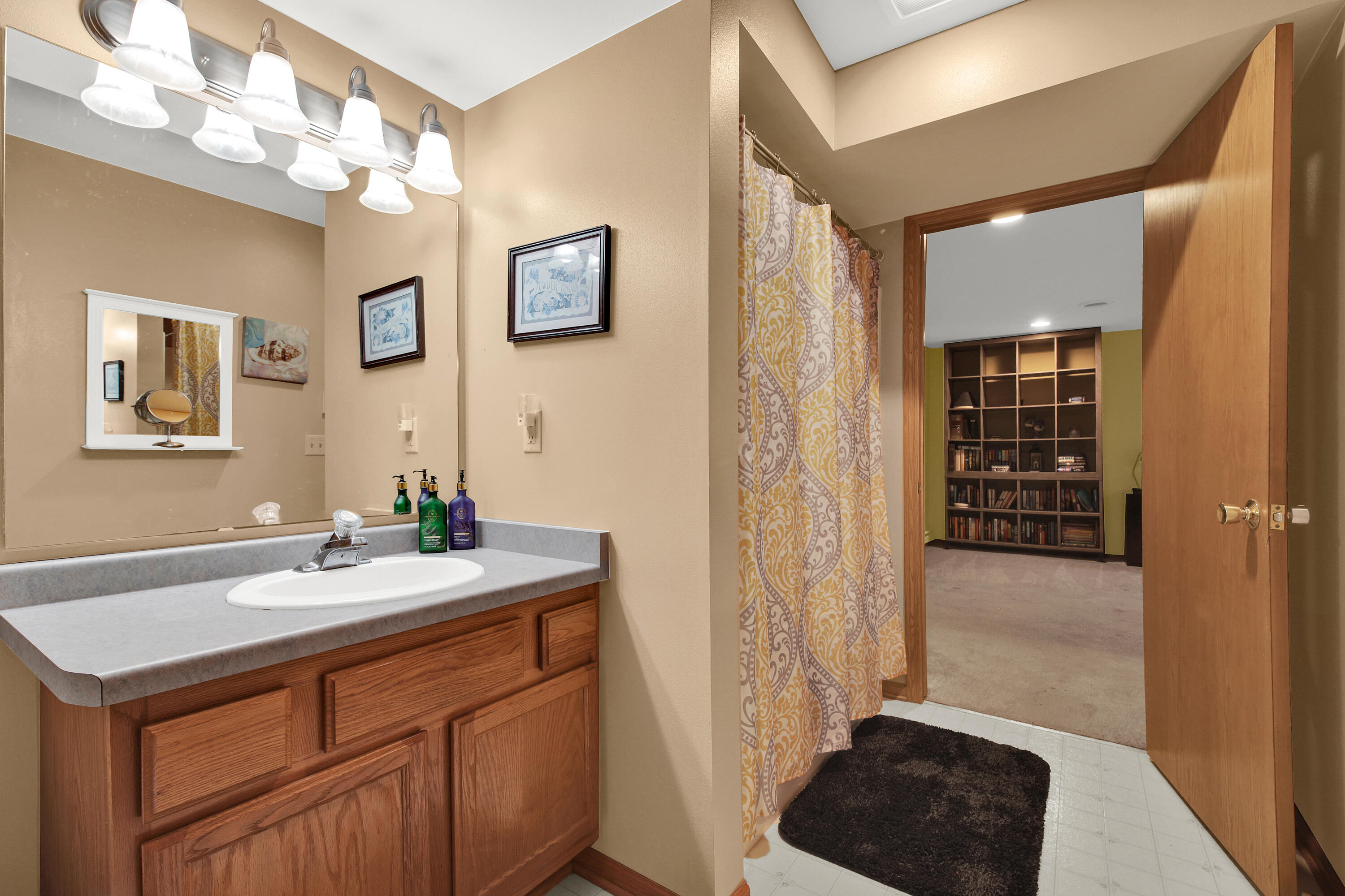 720 Timber Line Trail Hartford, WI 53027 - Photo 18 of 27 Lower Bath w/ Shower over tub