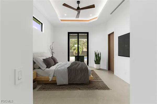 $985,000 | 105 Southwest 33rd Place, Cape Coral, FL 33991