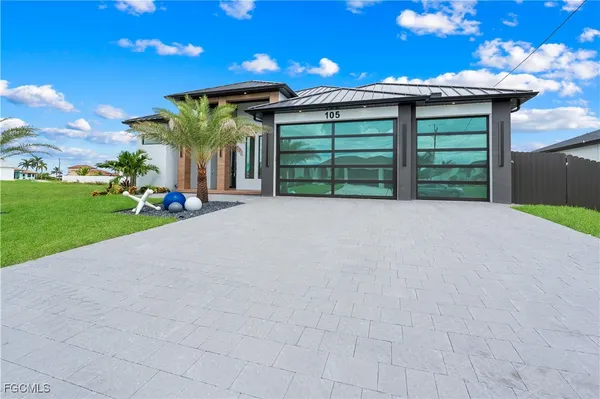 $985,000 | 105 Southwest 33rd Place, Cape Coral, FL 33991