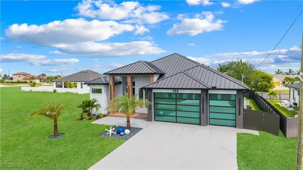 $985,000 | 105 Southwest 33rd Place, Cape Coral, FL 33991