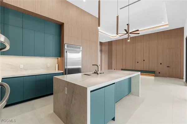 $985,000 | 105 Southwest 33rd Place, Cape Coral, FL 33991