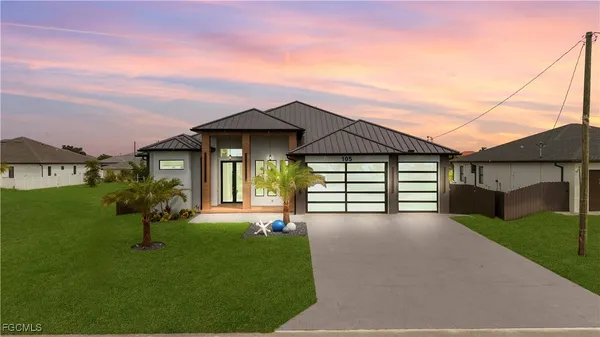 $985,000 | 105 Southwest 33rd Place, Cape Coral, FL 33991