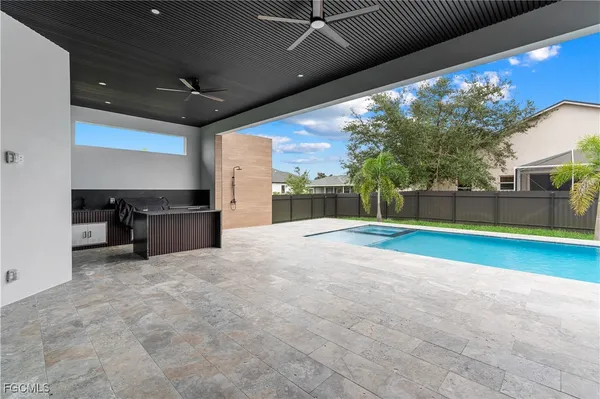 $985,000 | 105 Southwest 33rd Place, Cape Coral, FL 33991