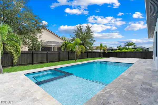 $985,000 | 105 Southwest 33rd Place, Cape Coral, FL 33991