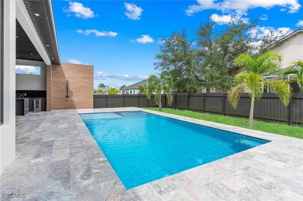 $985,000 | 105 Southwest 33rd Place, Cape Coral, FL 33991