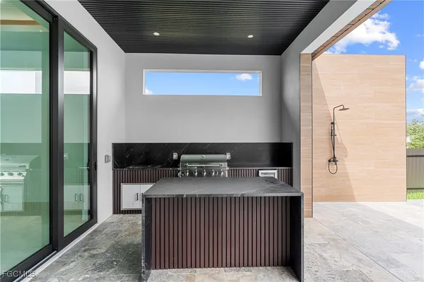 $985,000 | 105 Southwest 33rd Place, Cape Coral, FL 33991