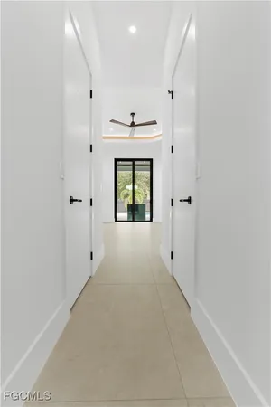 $985,000 | 105 Southwest 33rd Place, Cape Coral, FL 33991