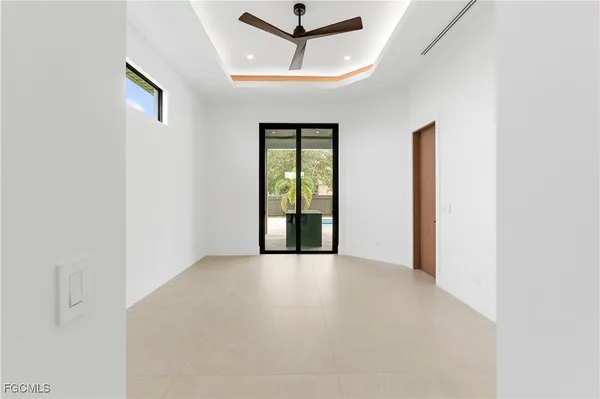 $985,000 | 105 Southwest 33rd Place, Cape Coral, FL 33991