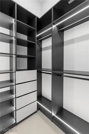 $985,000 | 105 Southwest 33rd Place, Cape Coral, FL 33991