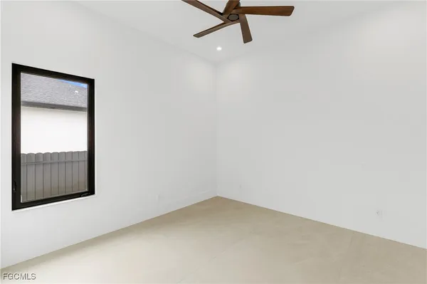 $985,000 | 105 Southwest 33rd Place, Cape Coral, FL 33991