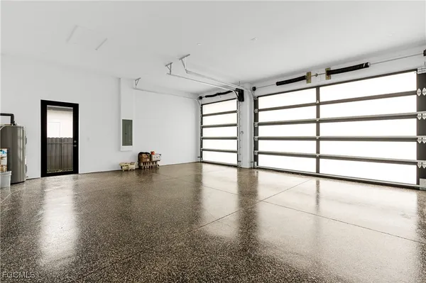 $985,000 | 105 Southwest 33rd Place, Cape Coral, FL 33991