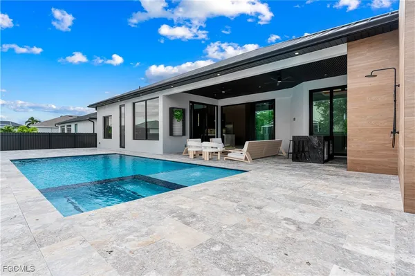 $985,000 | 105 Southwest 33rd Place, Cape Coral, FL 33991