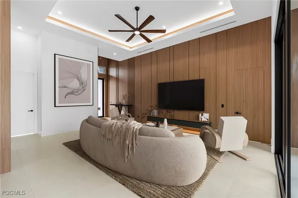 $985,000 | 105 Southwest 33rd Place, Cape Coral, FL 33991