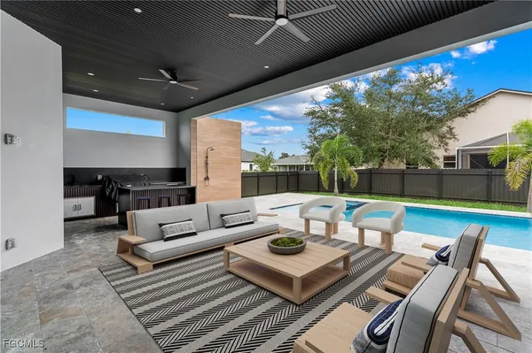 $985,000 | 105 Southwest 33rd Place, Cape Coral, FL 33991