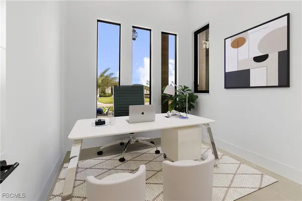 $985,000 | 105 Southwest 33rd Place, Cape Coral, FL 33991