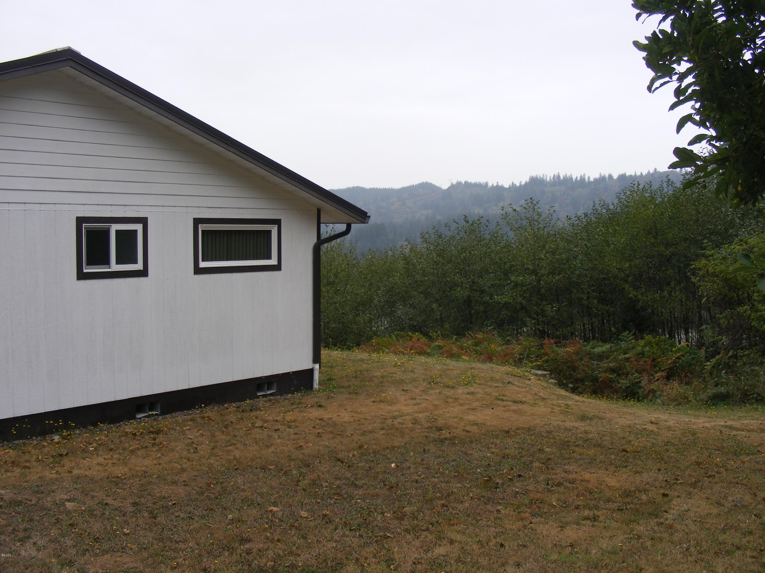 51 Elk City Road Toledo, OR 97391 - Photo 5 of 16 Side yard
