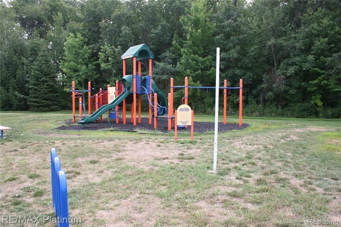 4074 Hampton Ridge Boulevard, Unit 58 Howell, MI 48843 - Photo 34 of 37 Fun park play area