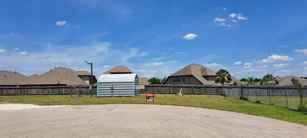 a front view of house with yard and entertaining space