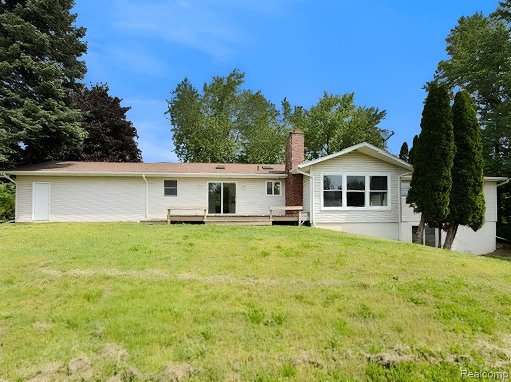 140 Darwin Road Pinckney, MI 48169 - Photo 2 of 18