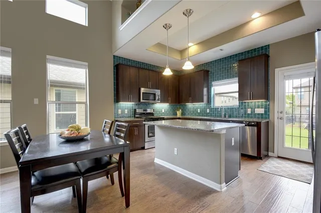 $2,500 | 7233 Menchaca Road, Unit 27, Austin, TX 78745