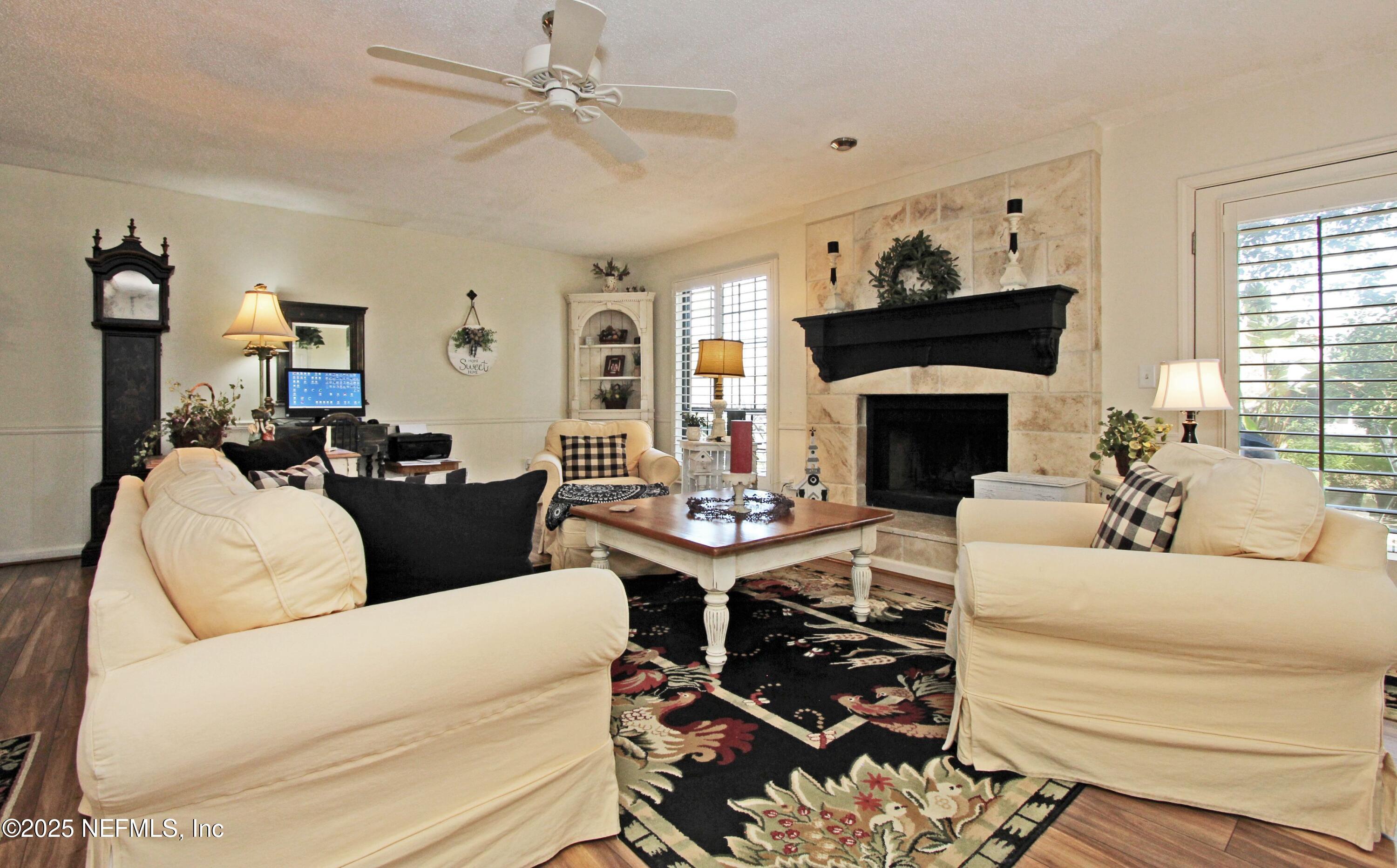 11023 Peppermill Lane Jacksonville, FL 32257 - Photo 6 of 35 Family room