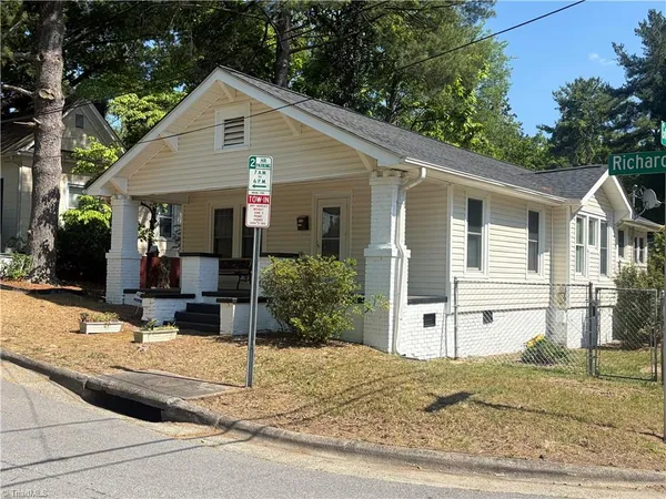 $1,100 | 815 Richardson Street, Greensboro, NC 27403