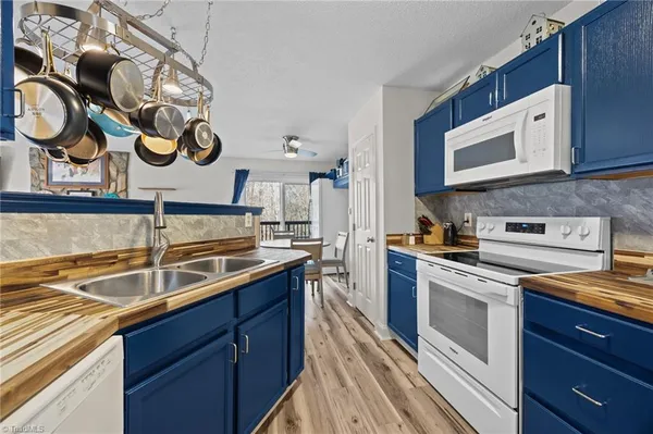 $329,900 | 220 Farmview Road, Madison, NC 27025