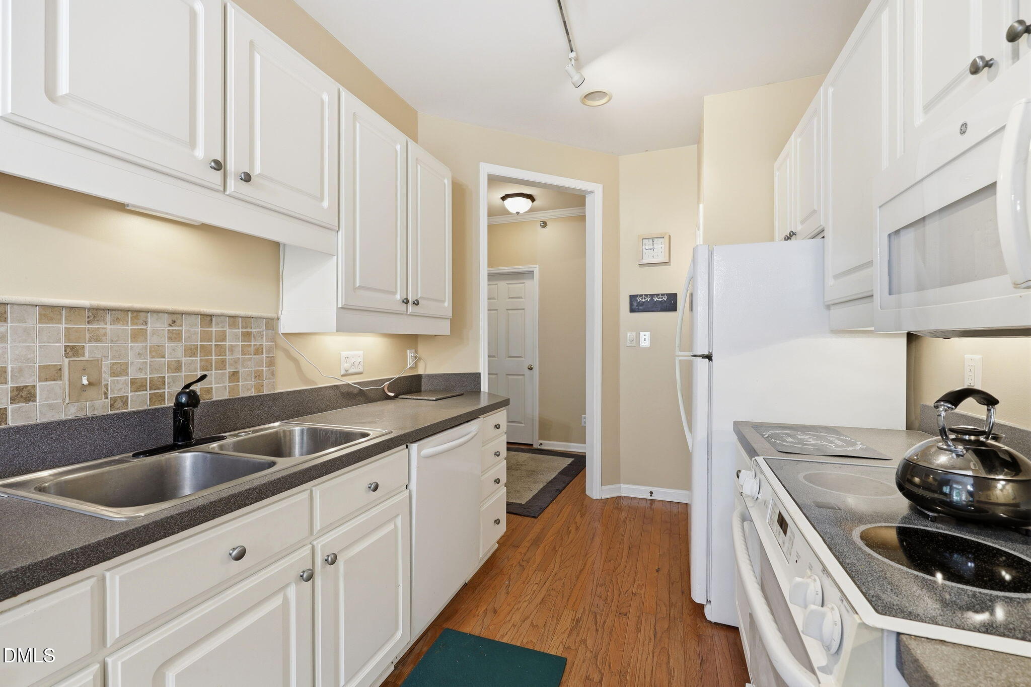 1710 Tiffany Bay Court, Unit 302 Raleigh, NC 27609 - Photo 8 of 38