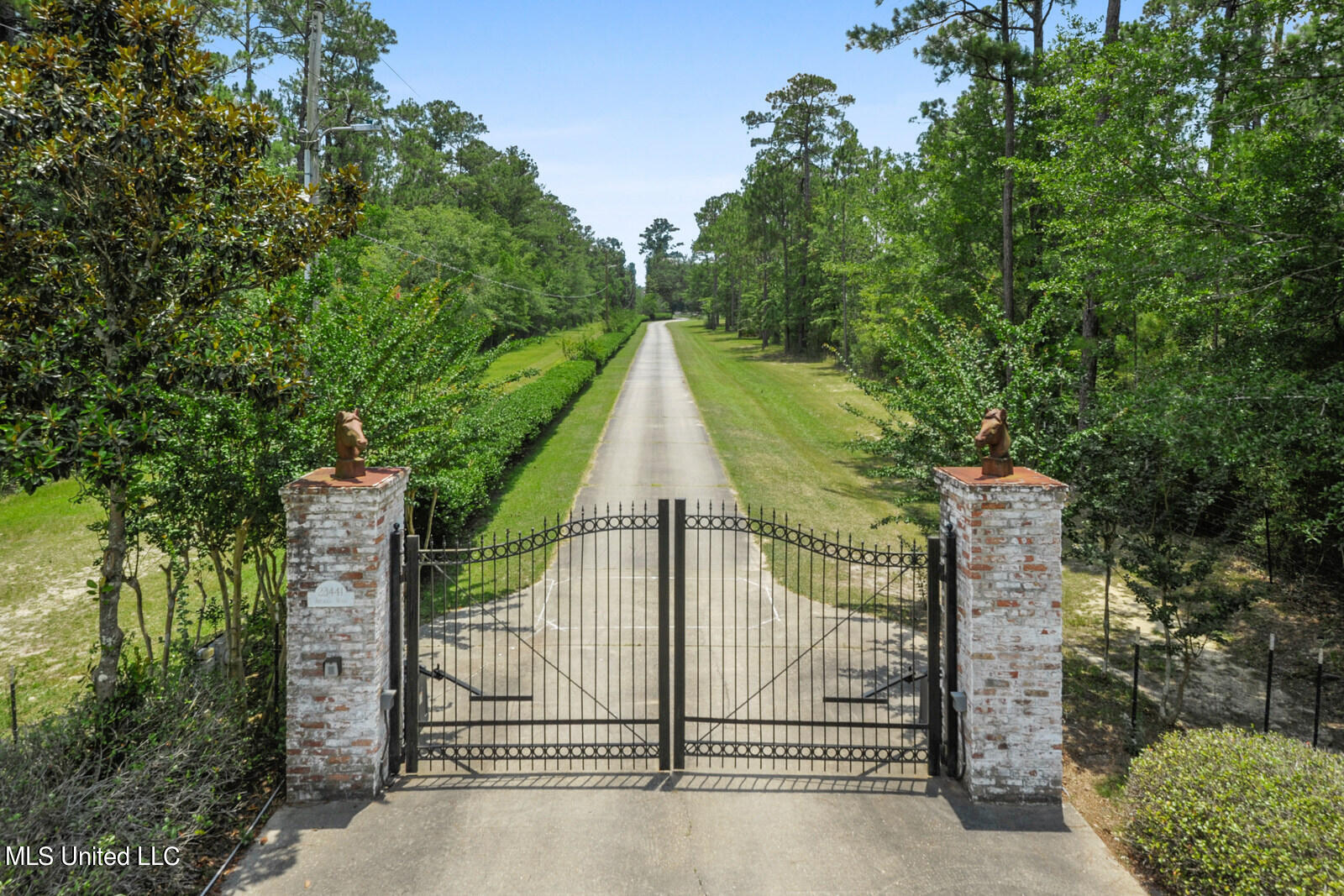 23441 Arcadia Farm Road Pass Christian, MS 39571 - Photo 2 of 90 arcadia front gate