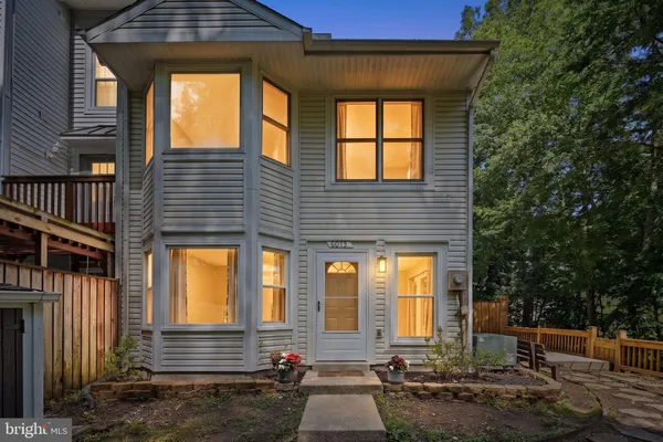 $425,000 | 6015 Chestnut Hollow Court, Centreville, VA 20121