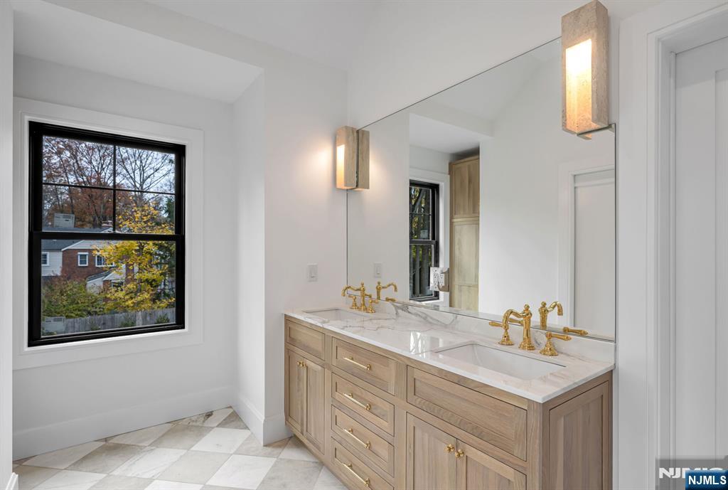 46 Locust Lane Upper Saddle River, NJ 07458 - Photo 29 of 50