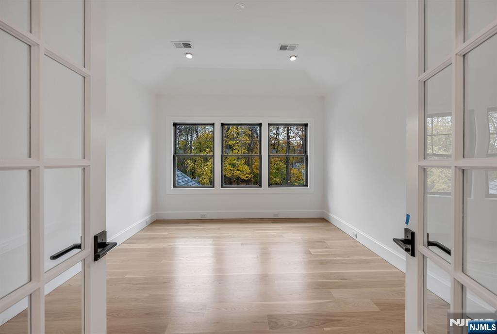 46 Locust Lane Upper Saddle River, NJ 07458 - Photo 33 of 50